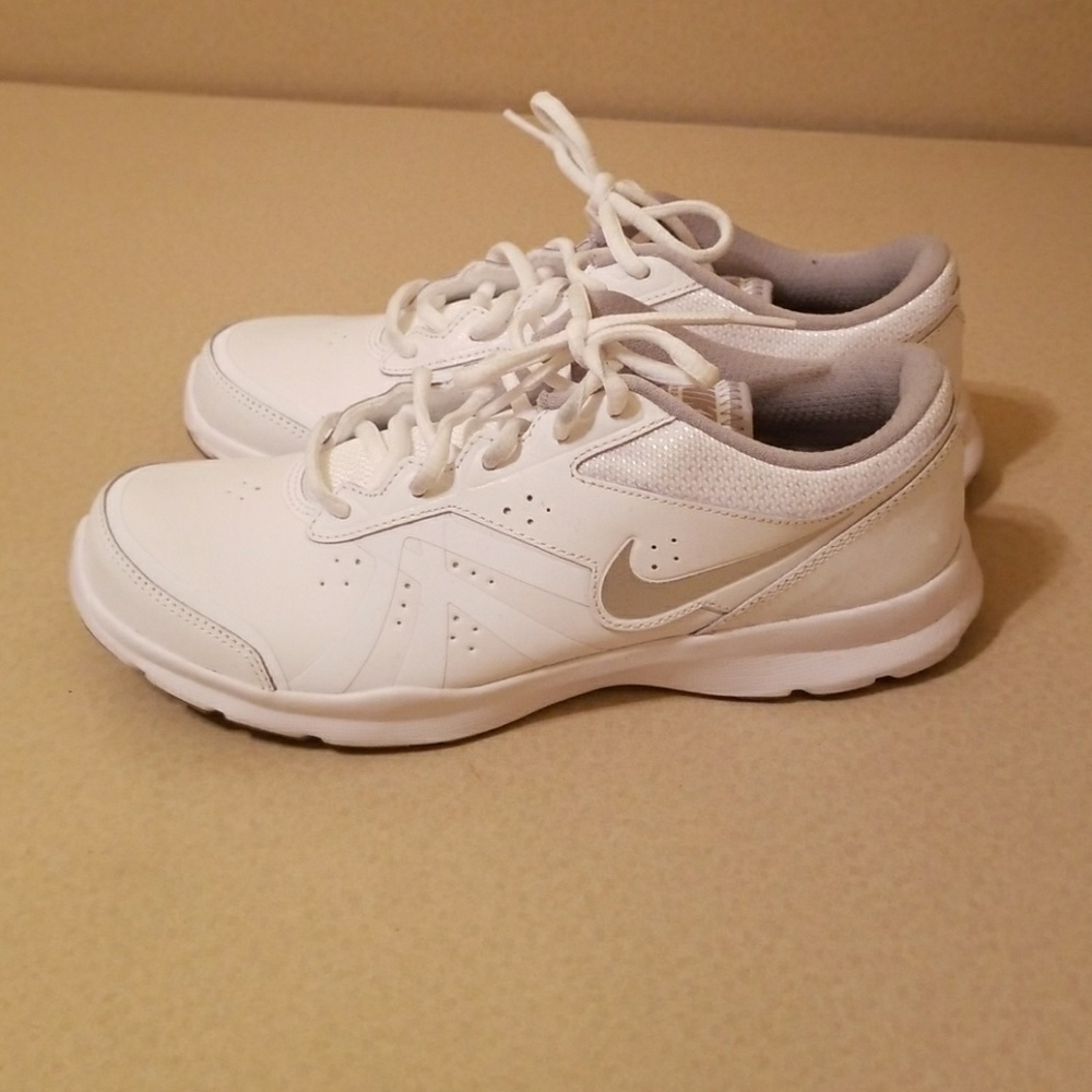 NIKE CORE MOTION TR2